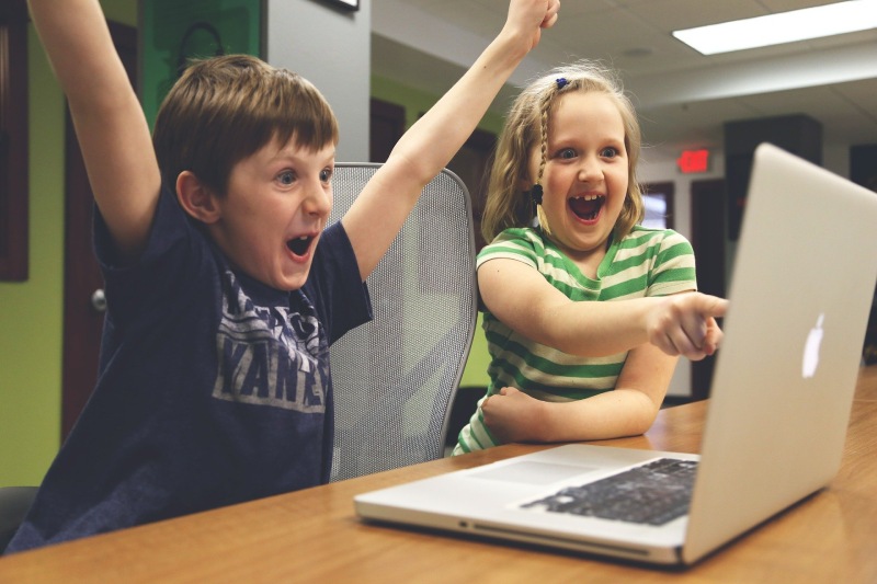 ילדים אגרסיביים עם מחשב